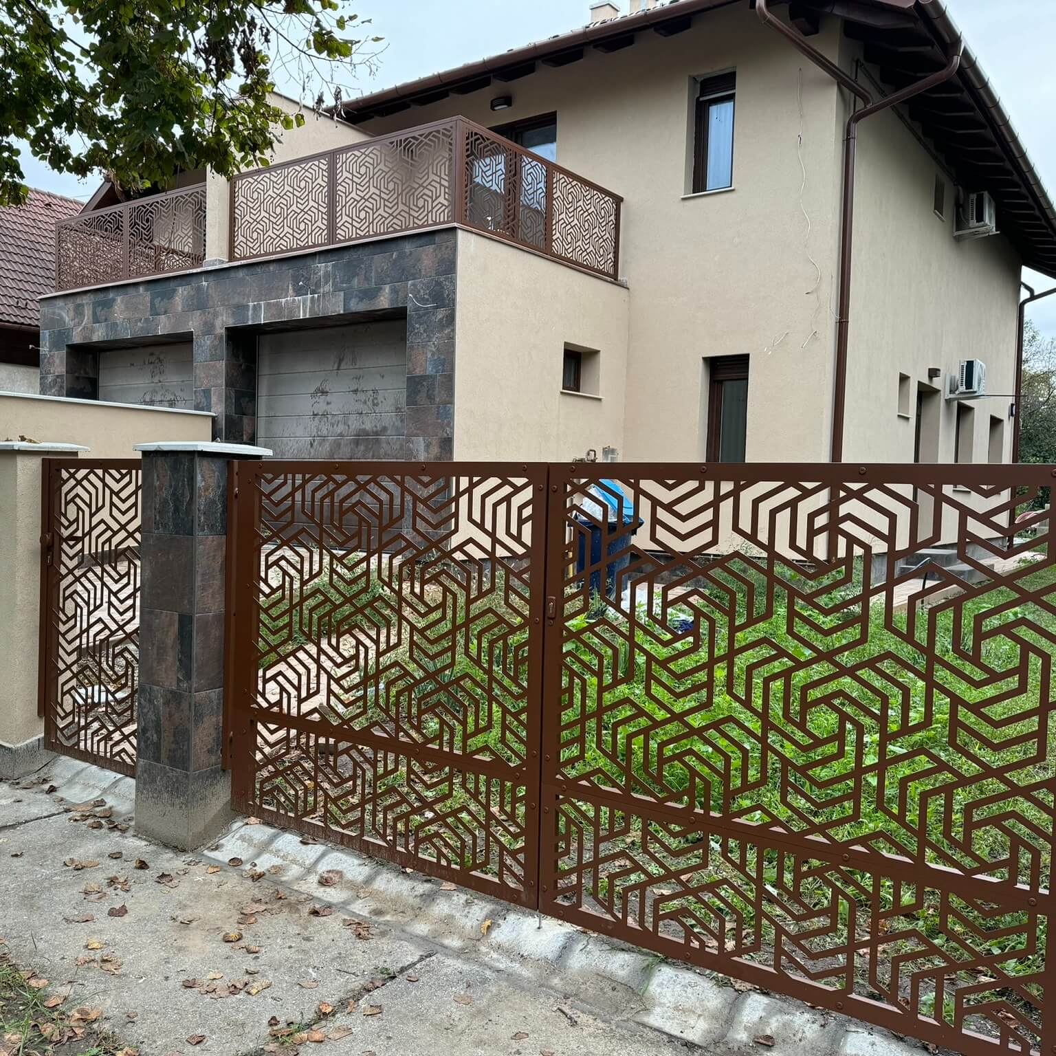 Hogyan lehet karbantartani a lézervágott kerítést?